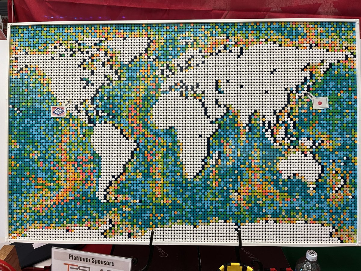 Heroboticsがレゴで作った世界地図の写真